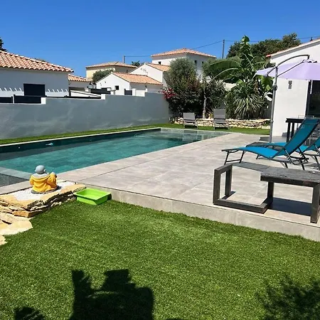 Provencale Avec Piscine A Debordement