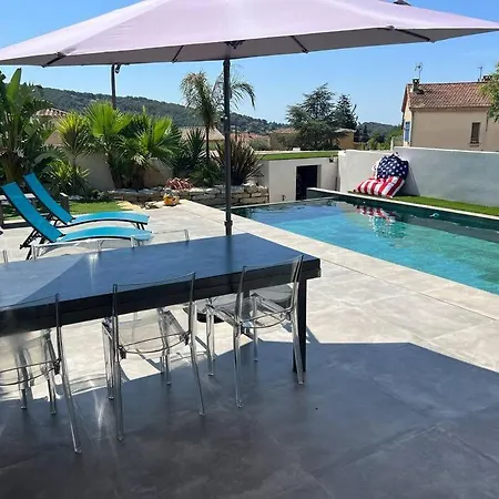 Villa Provencale Avec Piscine A Debordement *